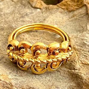 Vintage 80s AVON Filigree Gold Tone Ring